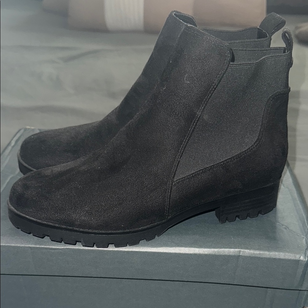 Nine West Black Chelsea Ankle Boots with Elastic Panels
